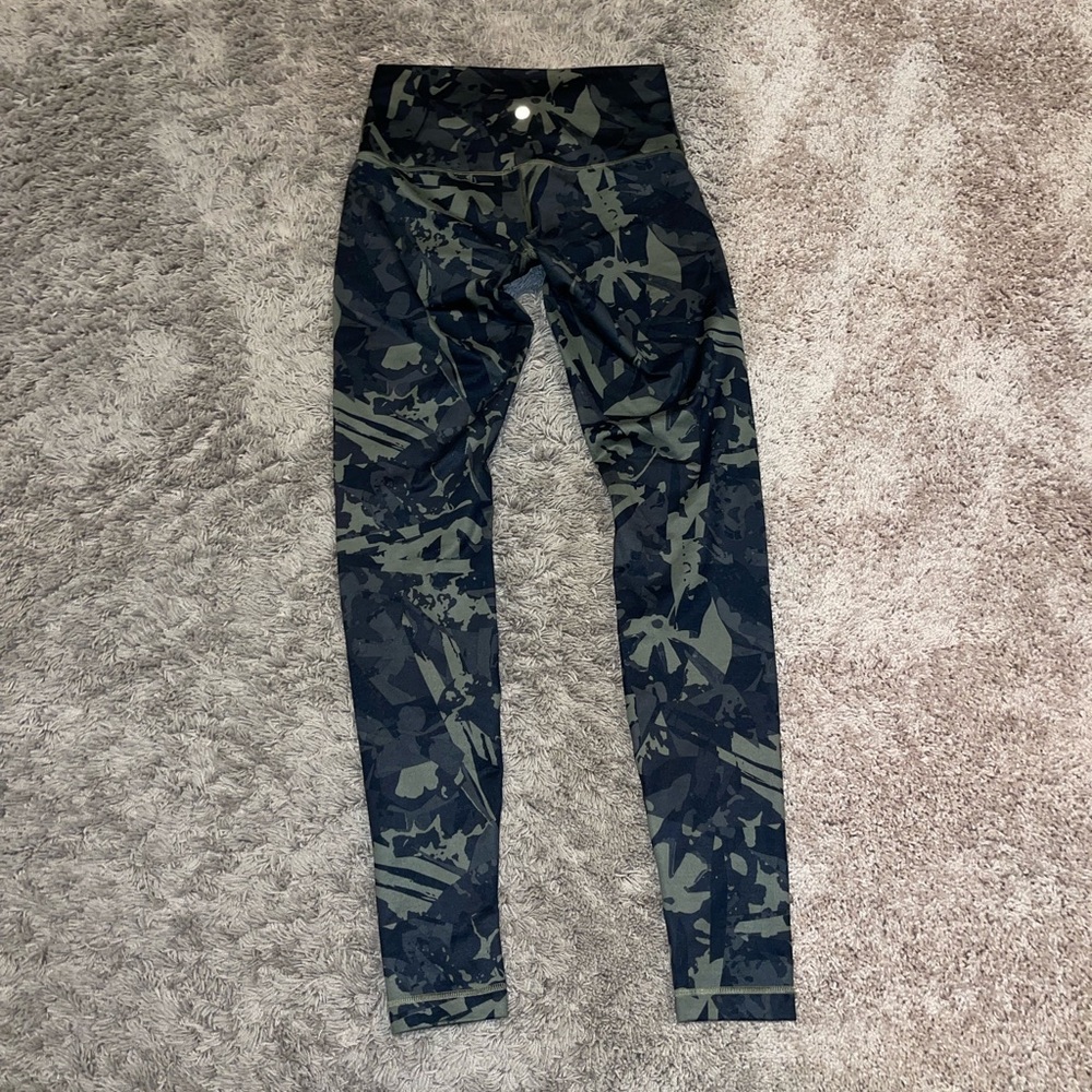 Lululemon Camo Wunder Under 28”